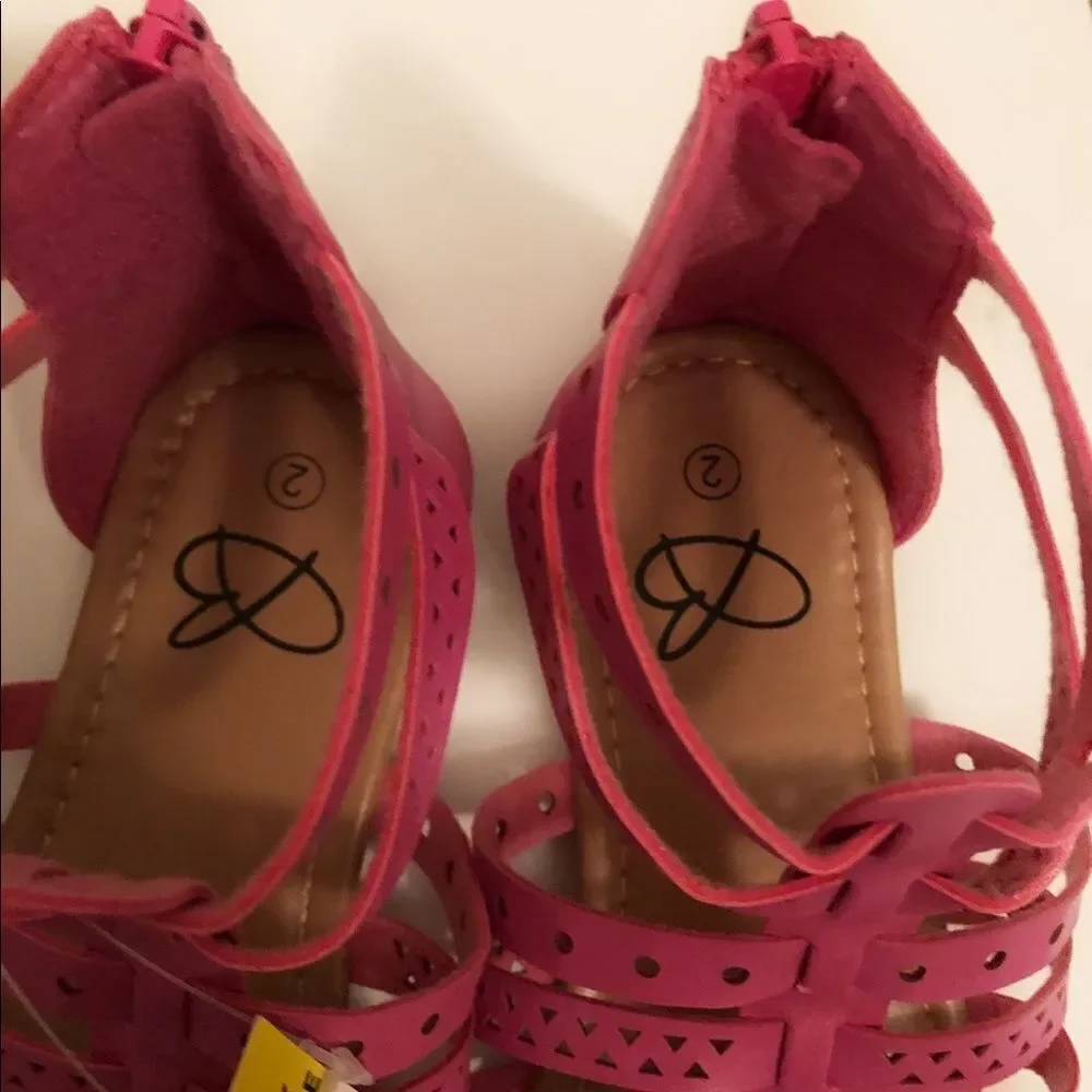 Hot pink Gladiator Sandals-Girls Size 2 BNWT‎